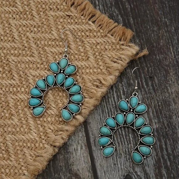 Boho Faux Turquoise Horse Shoe Silver Tone Earrings NWT Handmade Look - Picture 4 of 4